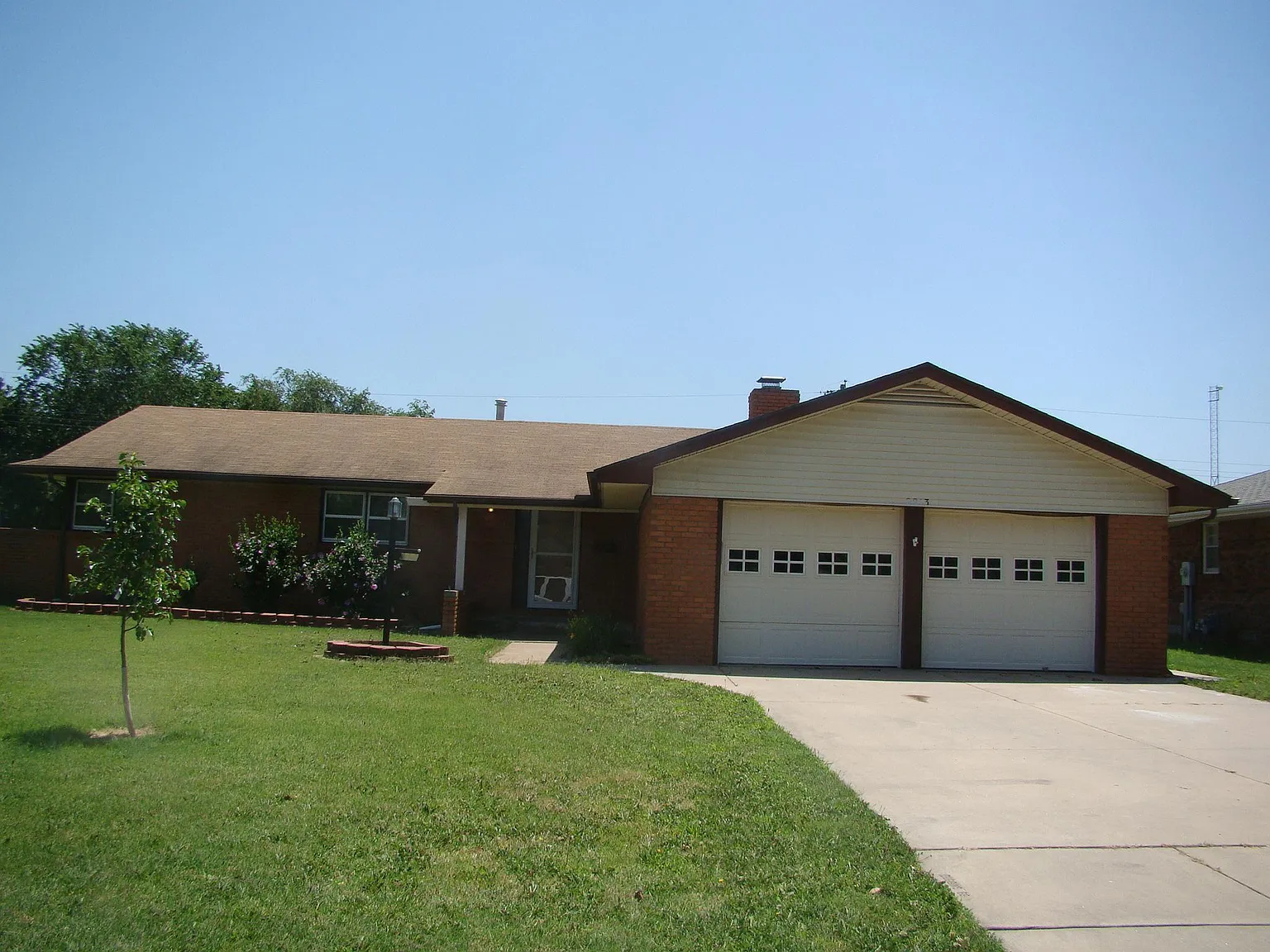 E 16th St N, Wichita — Photo 3