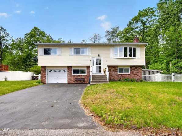 8 Amy Lane, Albany, NY 12205