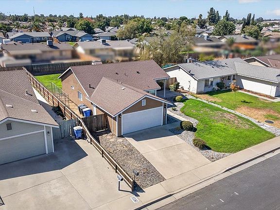 3rd image of 1051 E Terrace Dr