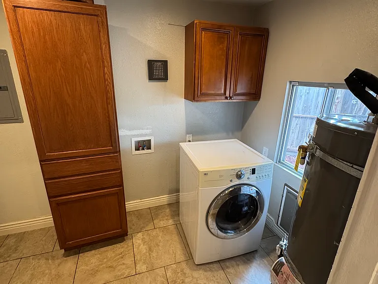 1120 Allen Dr — Photo 5