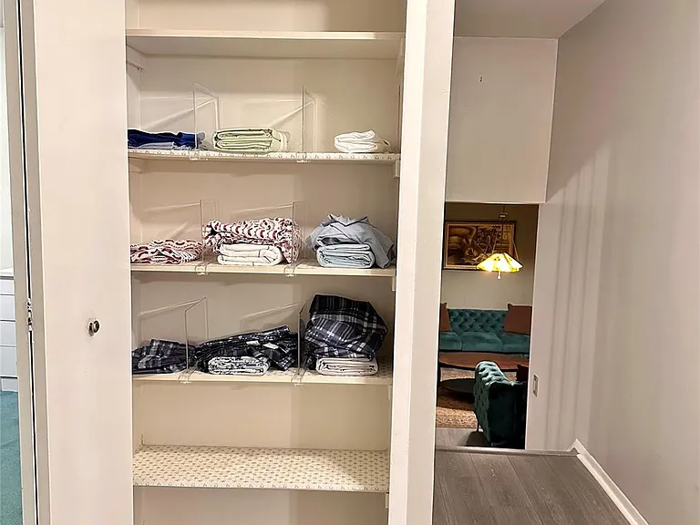 6942 Leslee Crest Dr — Photo 31