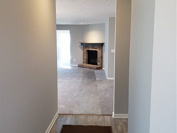 3rd image of 127 Prestwyck Ln