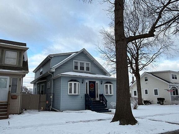 3rd image of 7738 W 65th Pl
