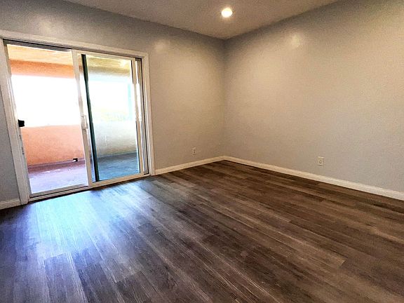 5th image of 915 S Mesa St #4