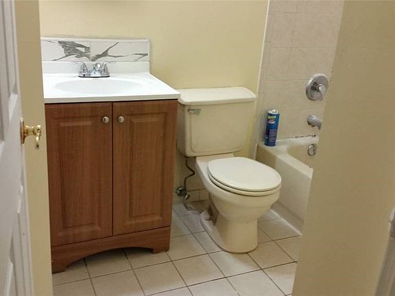 3rd image of 82-23 Country Pointe Cir #1