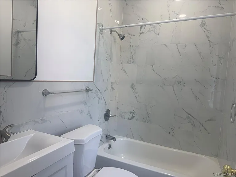 1916 Palmer Ave #2R — Photo 6