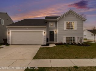 2817 Jordan River Dr, Fowlerville, MI