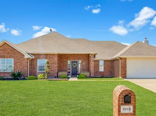 1015 Meadow Hill Dr, Lavon, TX 75166