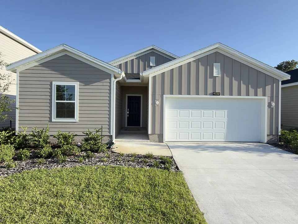 9230 Country House Dr