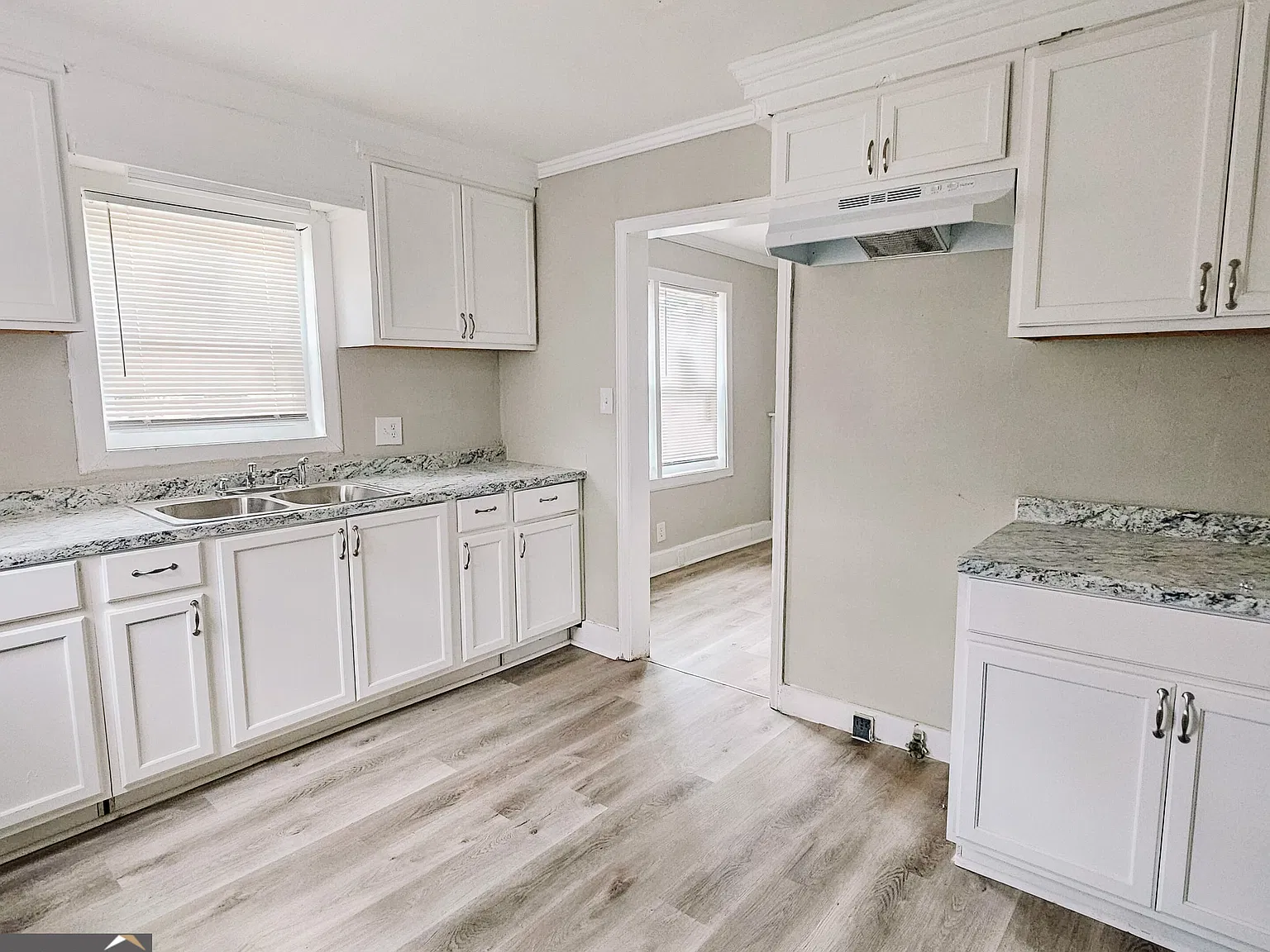 3 bed, 1.0 bath, 1032 sqft, $1,349 — Photo 3