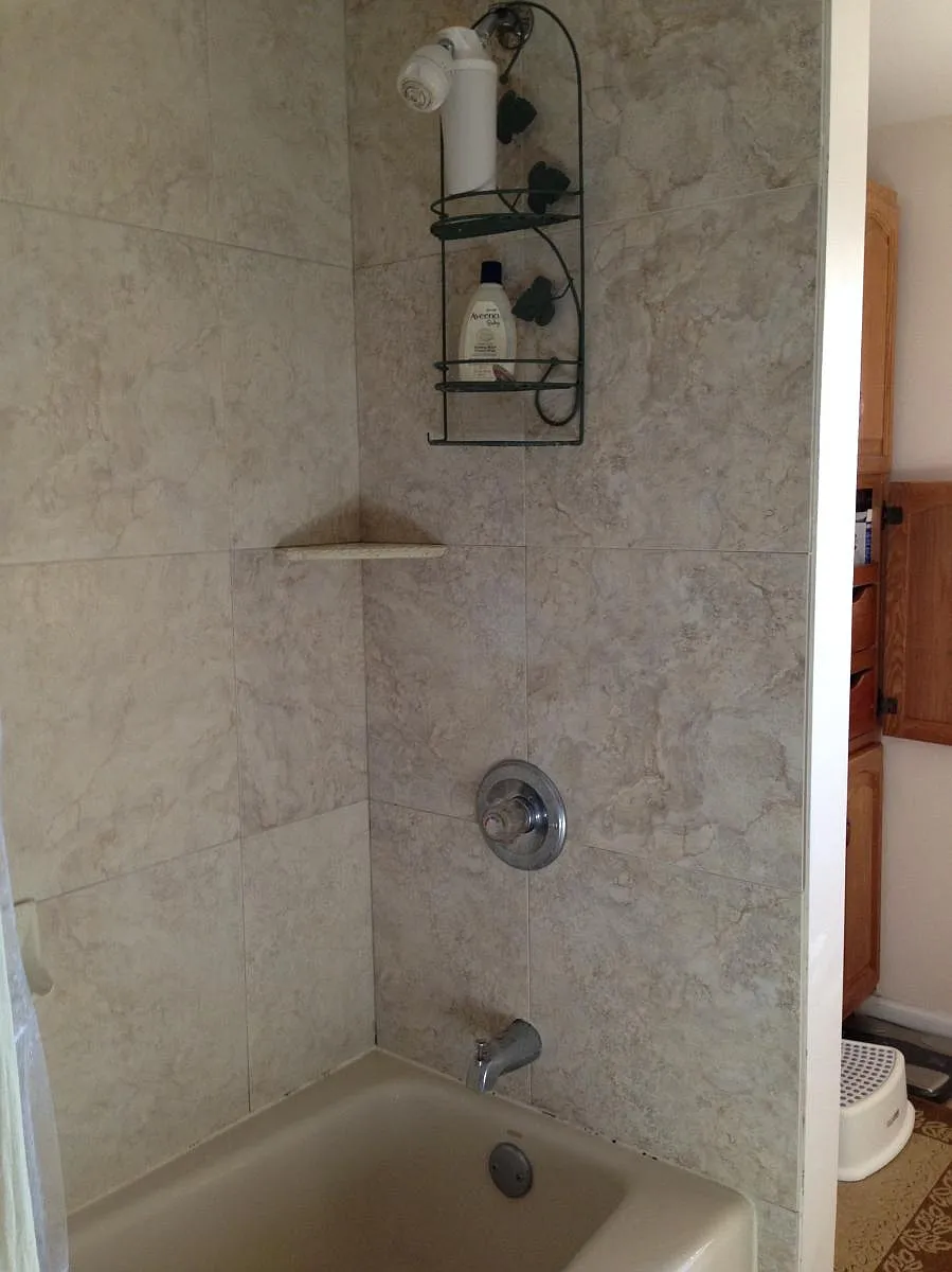 Full Bath - 113 Pensdale St