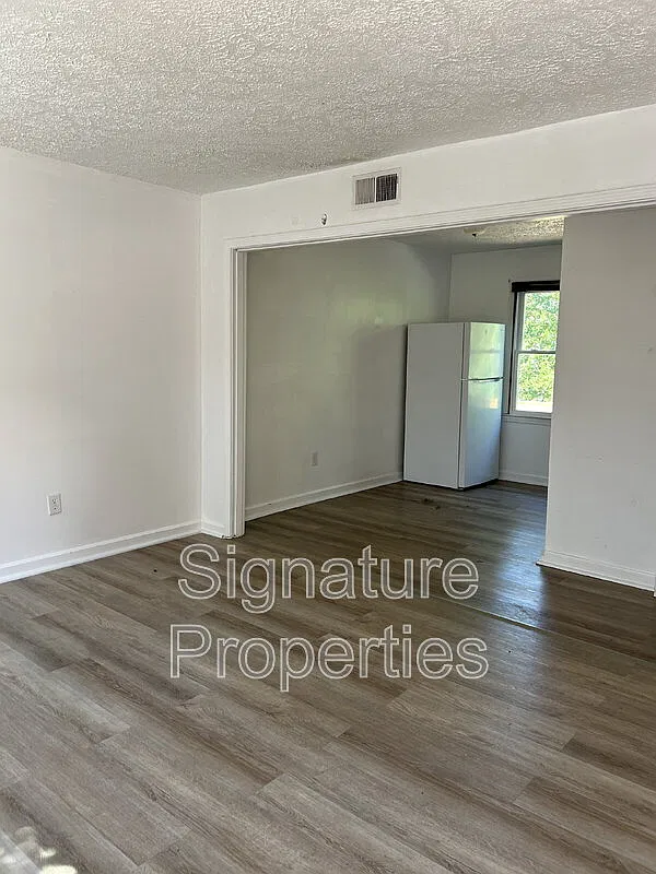 2 bed, 1.5 bath, $875 — Photo 3
