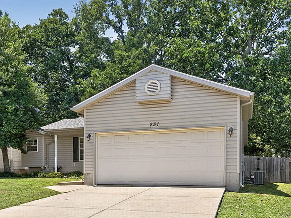 4th image of 831 S Hickory Lane