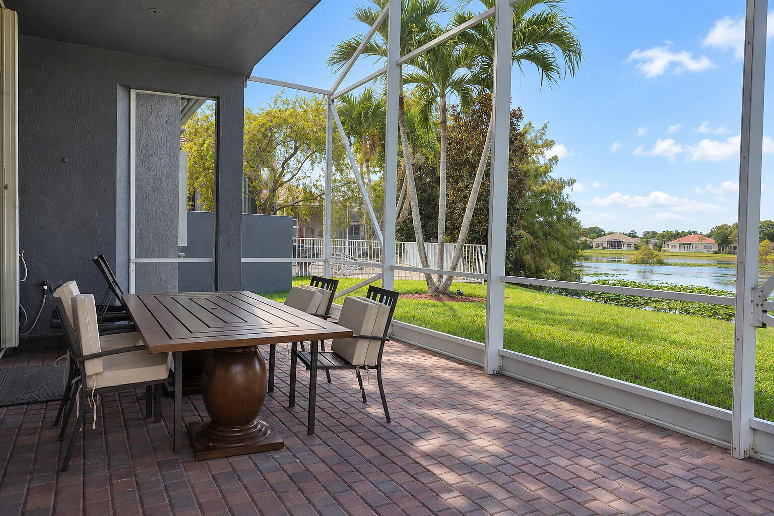 3 bed, 2.0 bath, 1978 sqft, $4,000 — Photo 2