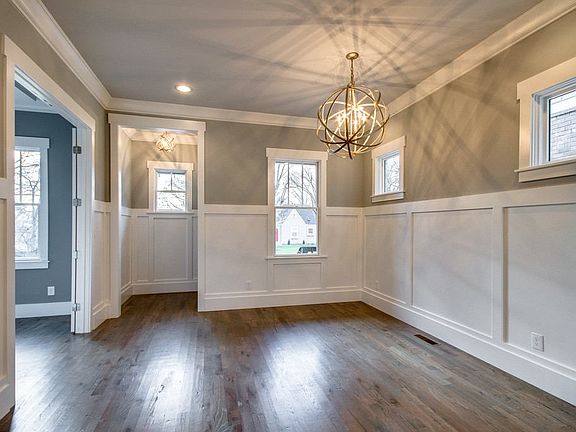 4th image of 2961 Primrose Cir