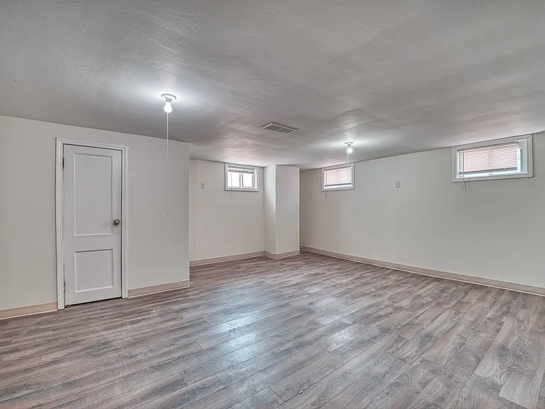 1139 Miller Ave — Photo 28