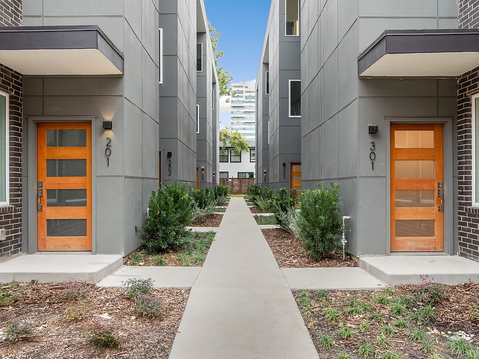 3915 N Hall St #103