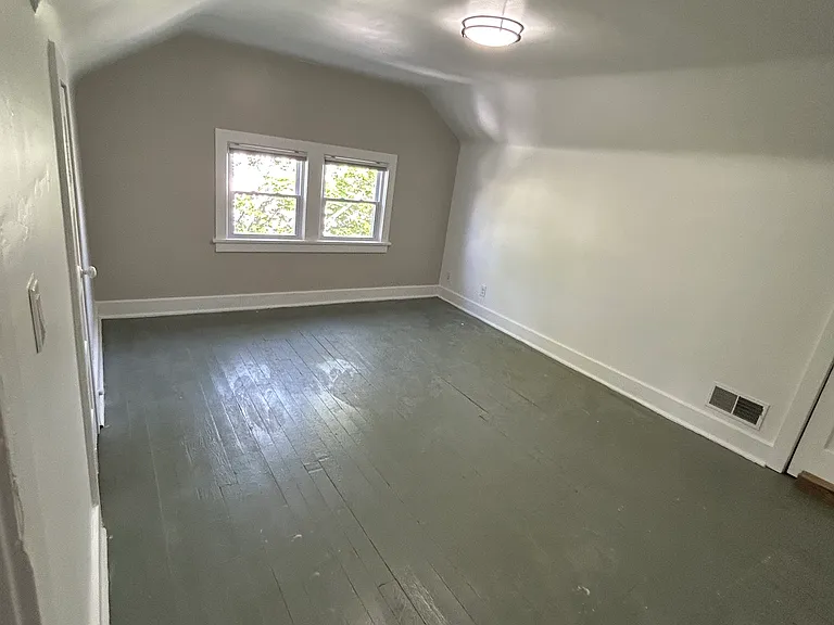 17416 Woodford Ave — Photo 18