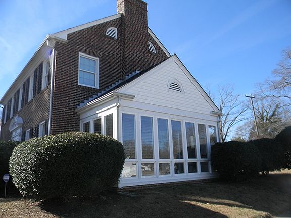 2nd image of 801 Roanoke Ave