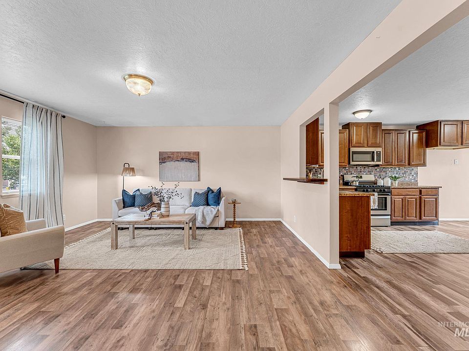 1st image of 246 Avenida Del Rio Dr