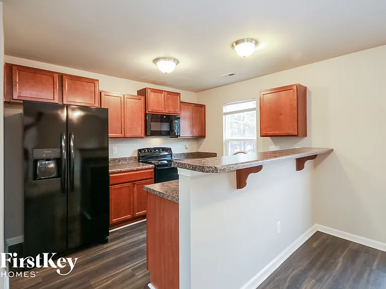 513 Ellingsworth Ln — Photo 6