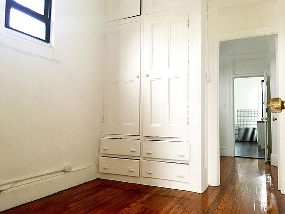 3rd image of 604 Manhattan Ave APT 4L
