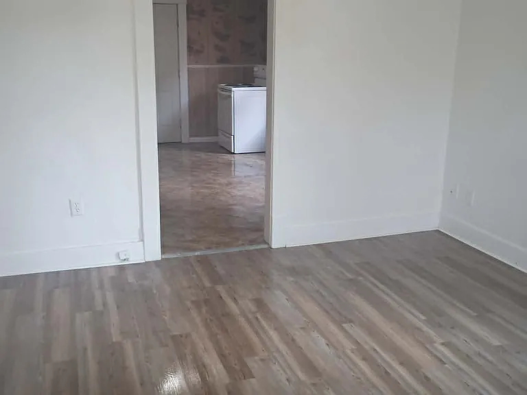 106 E Hudson St — Photo 2