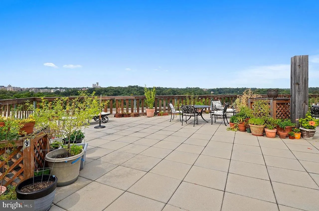 1801 Clydesdale Pl NW — Photo 3