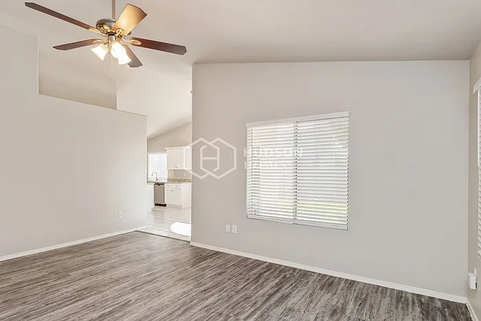 843 E Morelos St — Photo 5