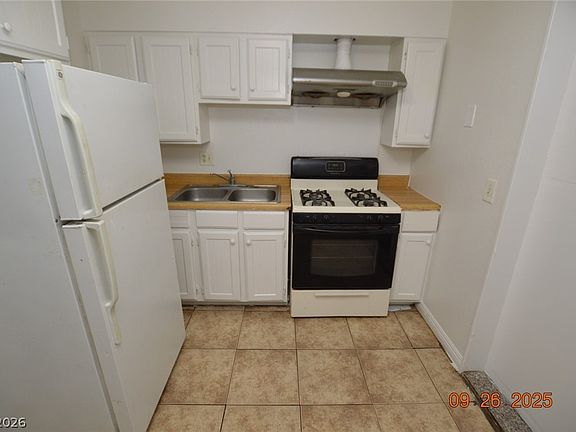 3rd image of 3980 Palos Verdes St