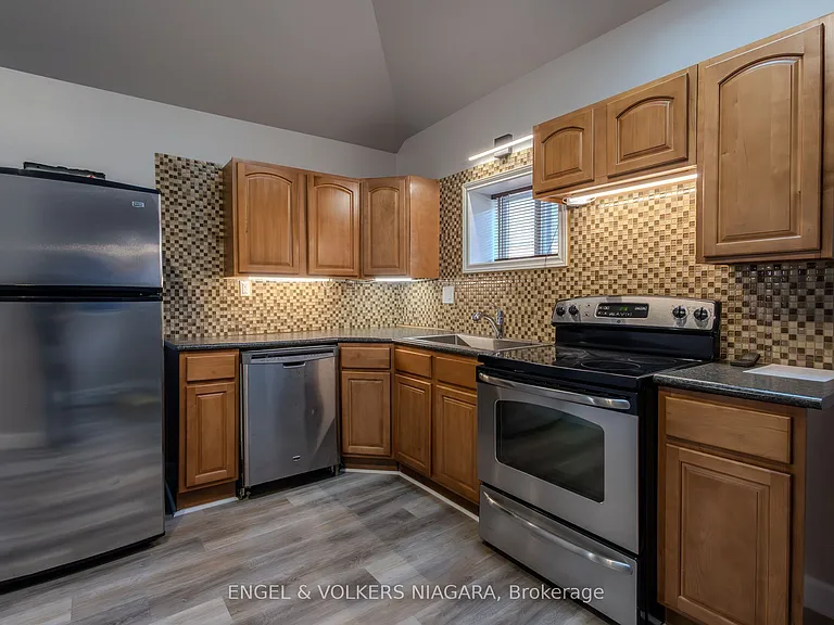 3786 Saint James Ave — Photo 6