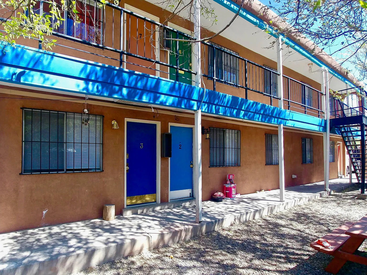 313 Girard Blvd SE - Bright 2 Bed with Utilities Included in Nob Hill — Photo 1