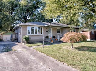 5702 Mockernut Ln, Louisville, KY 40258