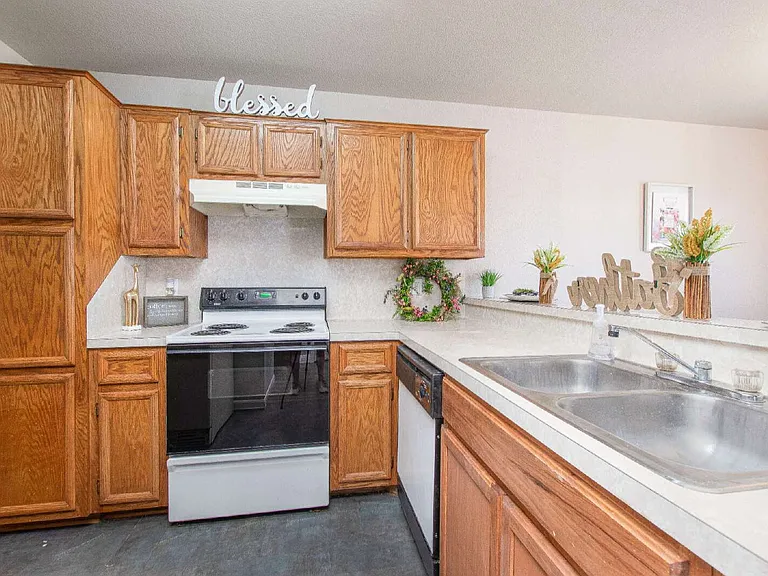 402 Deloris Dr — Photo 4
