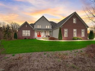 5586 Smith Kramer St NE, Hartville, OH 44632