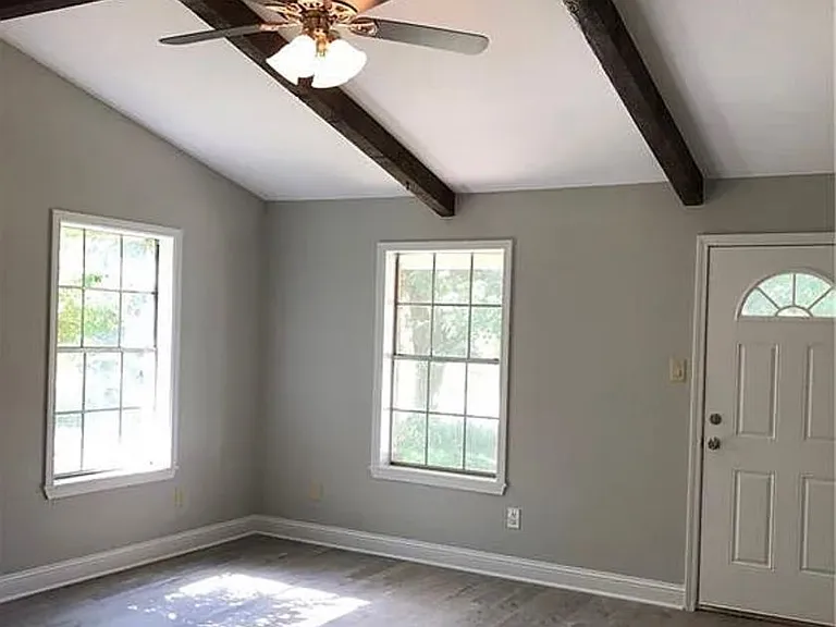3214 Mackey Ln — Photo 2