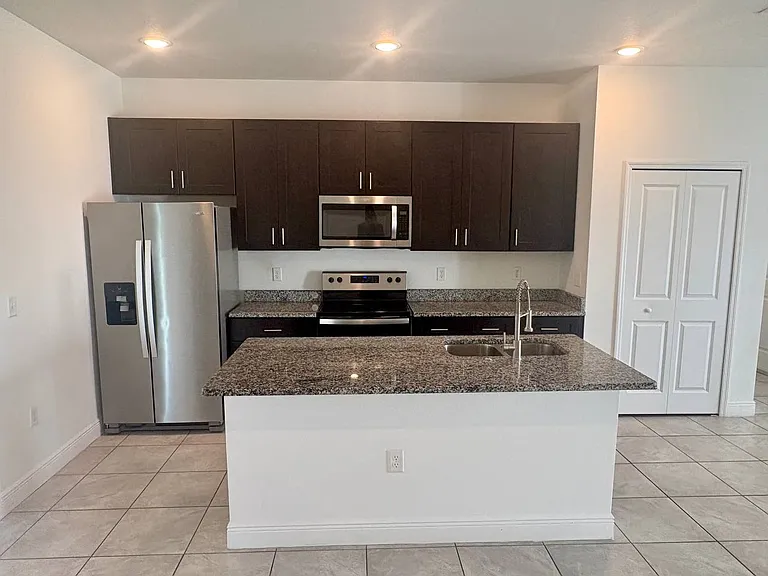 176 Marion Oaks Trl — Photo 10