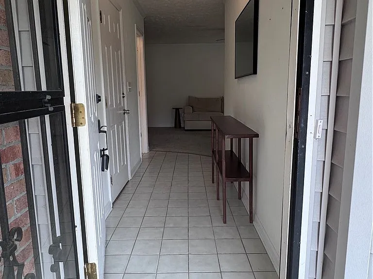 1535 Londonderry Pl — Photo 8