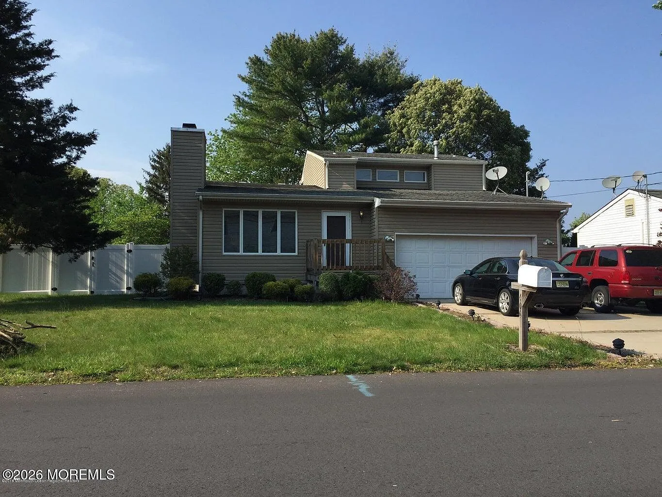3 bed, 1393 sqft, $3,200 — Photo 2
