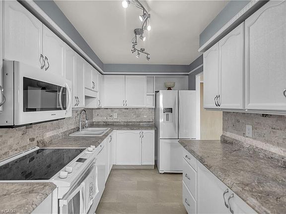 3rd image of 9 Bonheur Ct #815