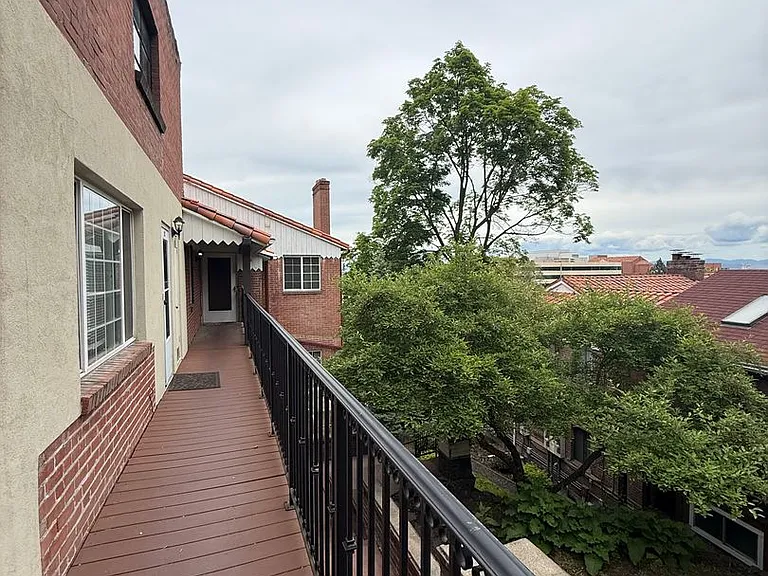 Top Floor Large Apartment with View — Photo 1