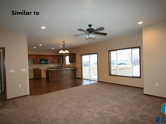 4th image of 306 Columbia Cir