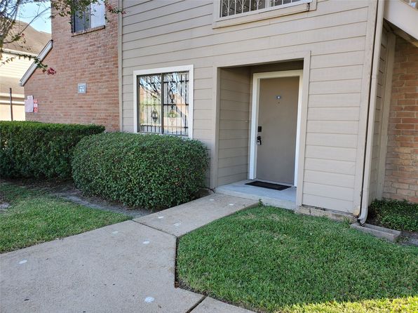 6701 Sands Point Dr APT 8