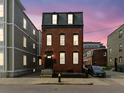 874 E 2nd St, South Boston, MA, 02127