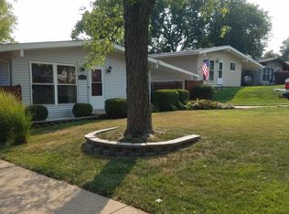 428 Saint Lawrence Dr, Ballwin, MO 63021