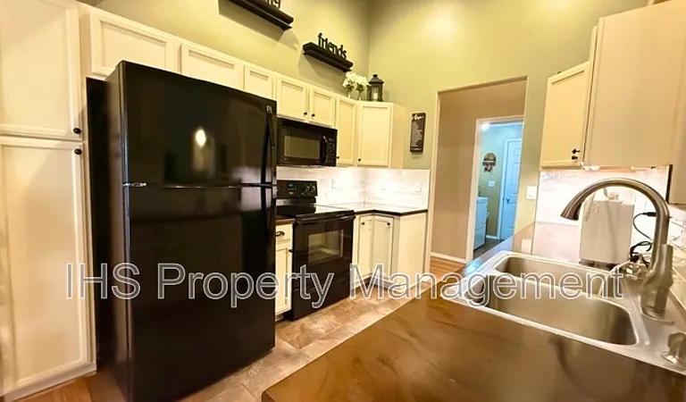 5508 Holly Way — Photo 6