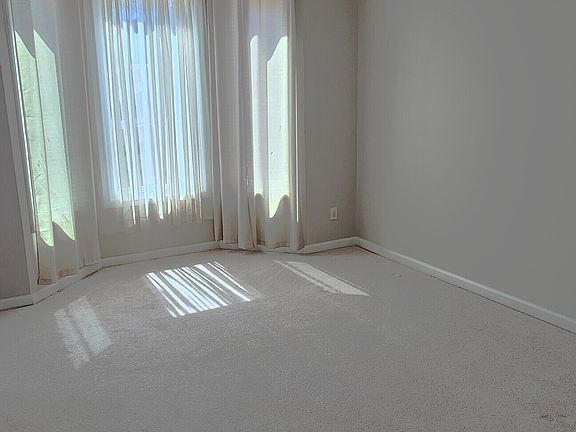 3rd image of 419 Long Shore Way