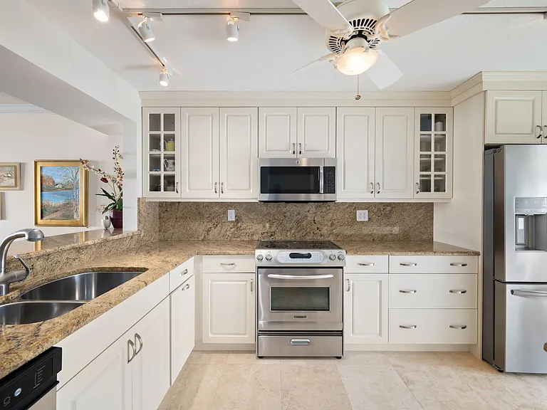 1480 Ocean Dr #4E — Photo 10