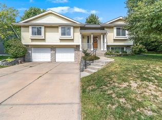 2706 Blackhawk Dr, Bellevue, NE 68123