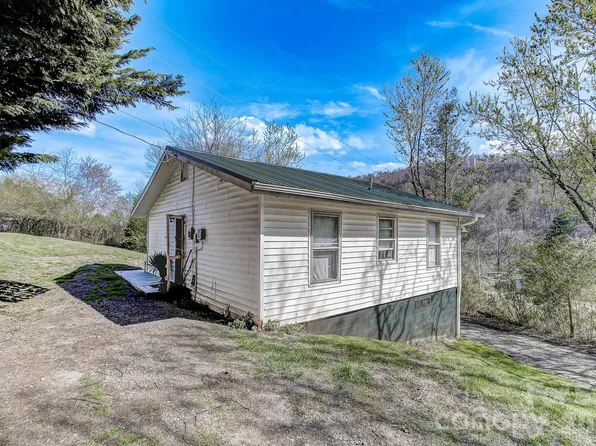 6 Lands End Dr, Candler, NC 28715